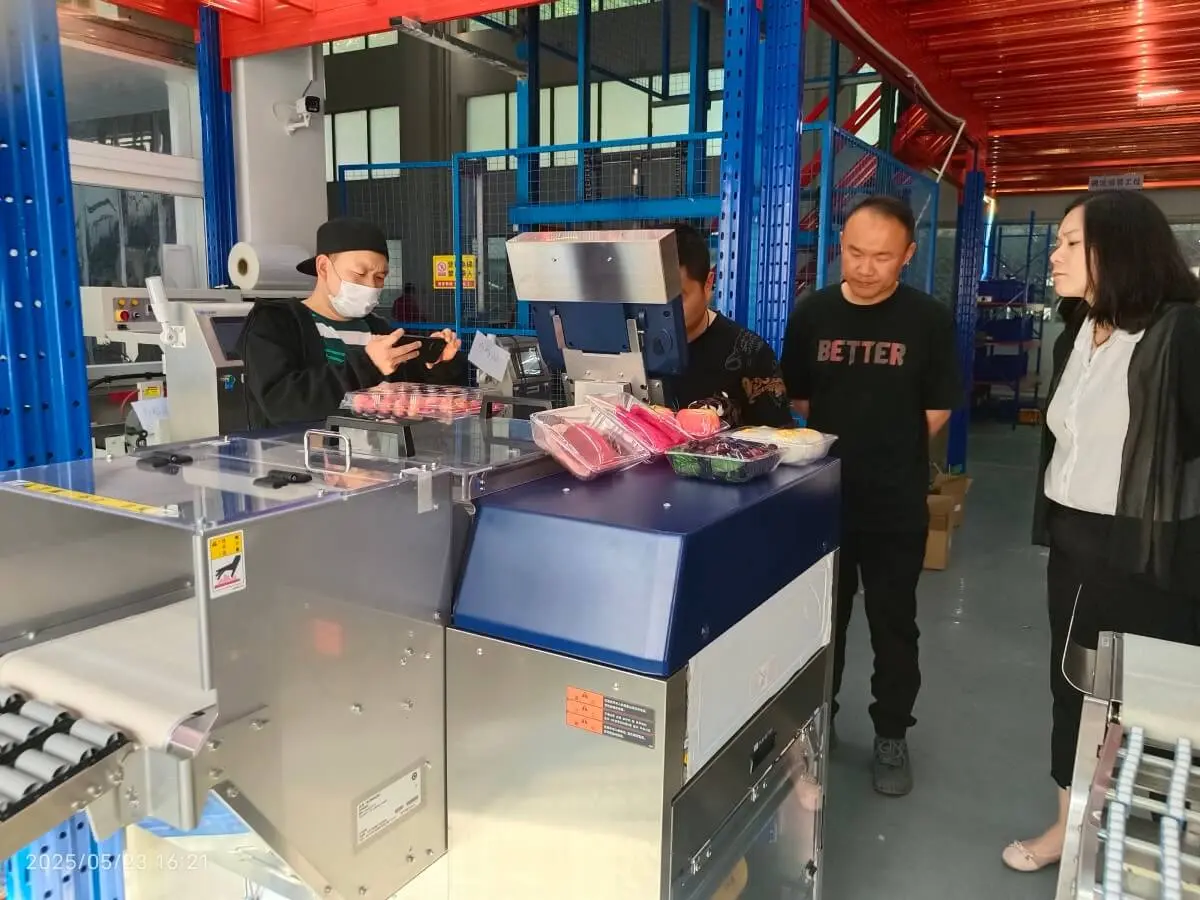 Automatic cling film packaging machine helps strawberry growers improve freshness preservation efficiency